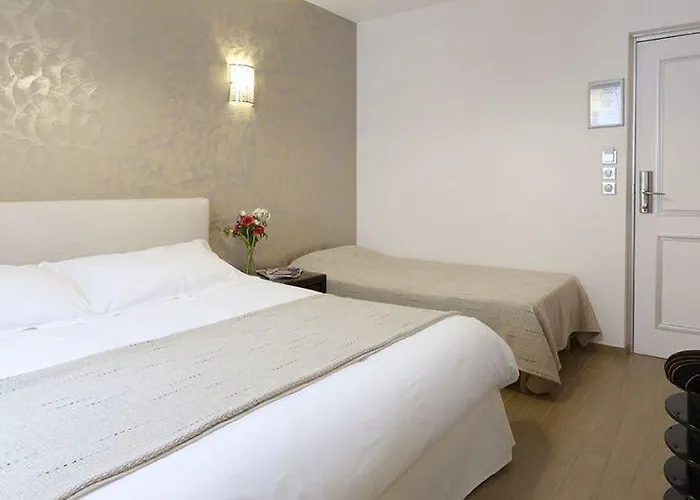 Sofia Hotel 2*