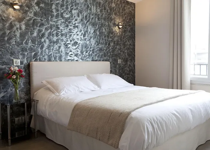 ソフィア 2* パリ