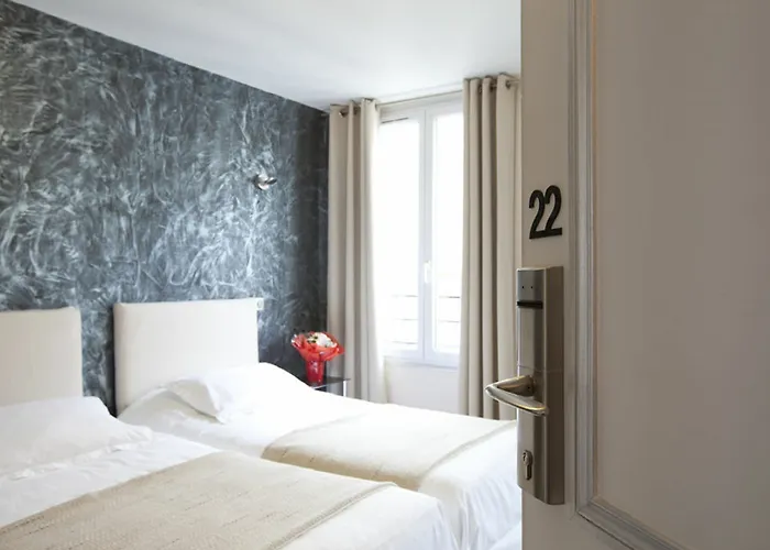 ソフィア 2* パリ